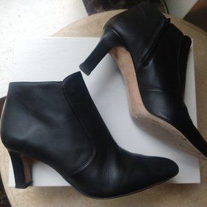 Manolo Blahnik Black Leather Ankle Booties size 39 (8.5)
